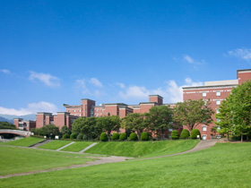 写真:静岡県立大学外観