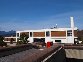 写真:静岡県立中央図書館外観