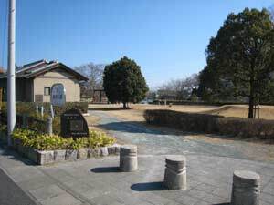 写真:隣接する青池公園