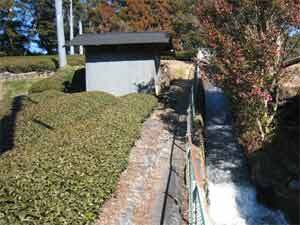 写真:かつての地名用水を利用した水車小屋
