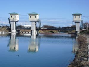 写真:新装の栃山頭首工