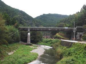 写真:阿多古川下流より(遠景)