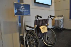 写真:静岡文化芸術大学の貸出し用の車いす