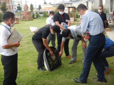 写真：ロボット芝刈機見学会2