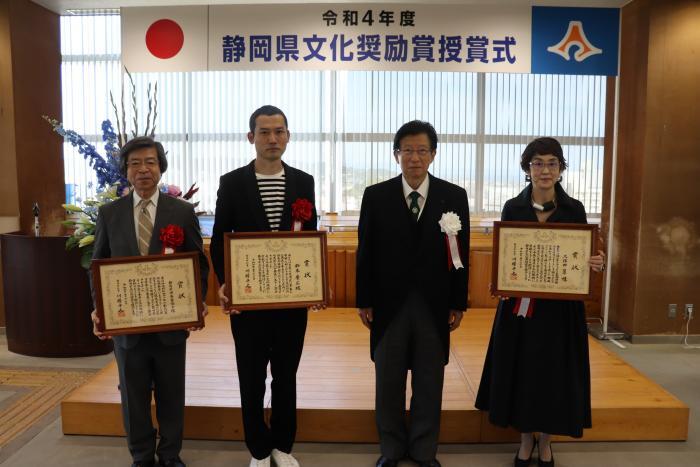 写真:授賞式集合写真