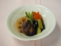 写真:はす入りつくねの煮物