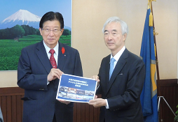 写真:川勝知事と大聖委員長
