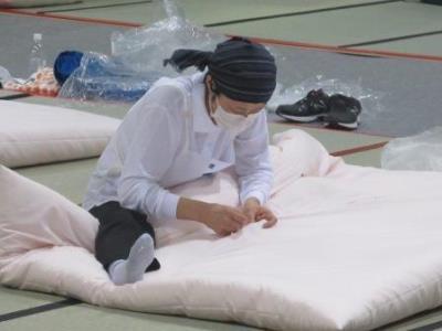 写真:寝具 競技の様子