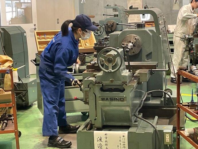 写真：旋盤　高校生01