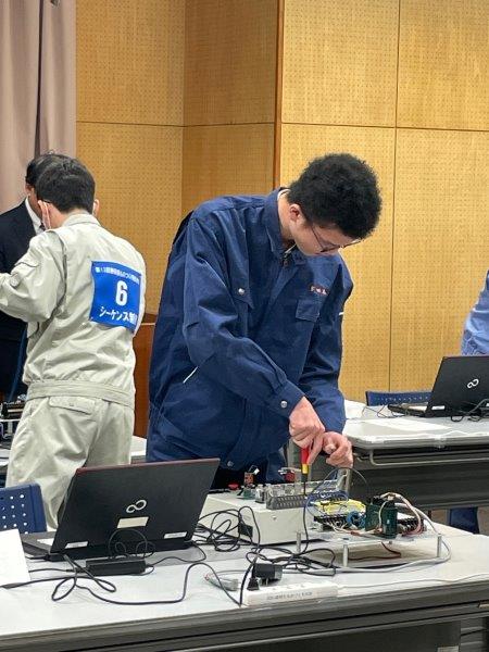 写真：シーケンス制御　高校生2