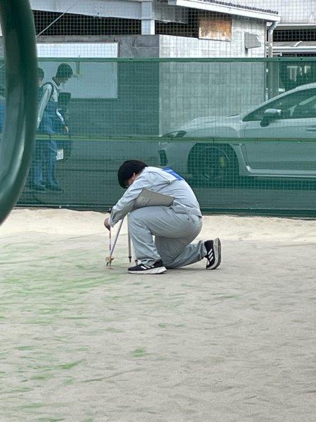 写真：測量　高校生3