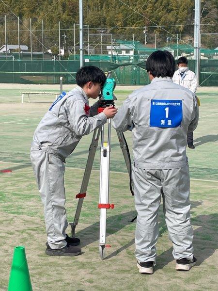写真：測量　高校生5