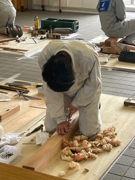 写真：木材加工　高校生1