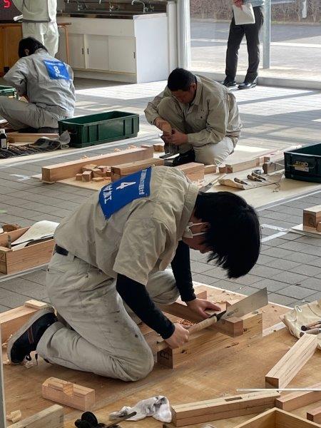 写真：木材加工　高校生4