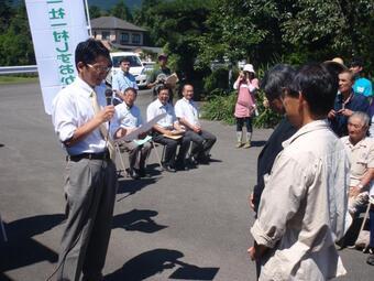 写真:認定証の授与の写真