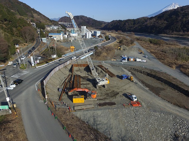 写真:新々富士川橋 橋台工事の様子2