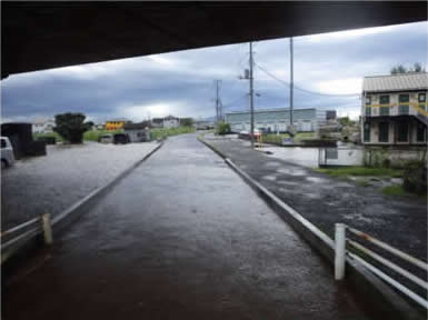 画像:江尾江川氾濫時の住宅街の様子その2
