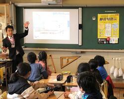 写真：小学校での防災講座