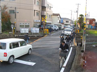 写真:日吉踏切