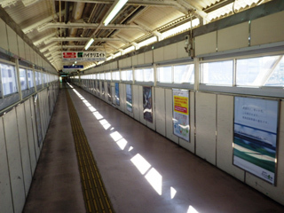 写真:沼津駅の通路