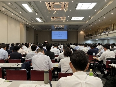 写真:050808新任議員研修会3