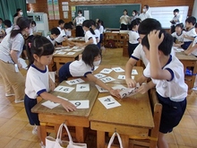 写真:低学年の各教科の学習内容と関連付けた授業の実践