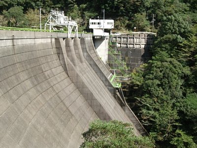 写真 ダムの右岸より