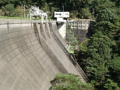 写真 ダムの右岸より