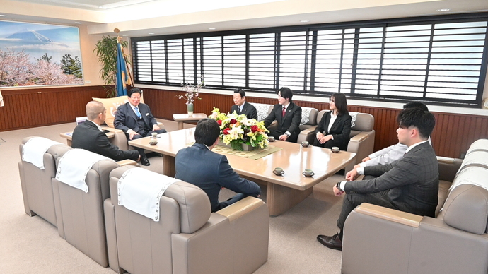 写真:知事表敬の様子