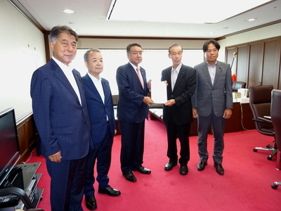 画像:東海北陸7県議会議長会要望活動 法務省