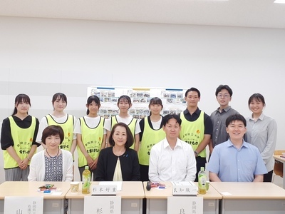 写真：県議会議員と大学生との意見交換会（静岡県立大学）