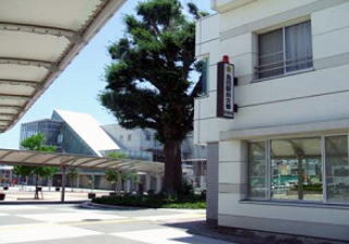 写真：島田駅前交番の外観