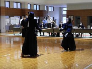 写真：剣道特別訓練選手の訓練状況等の視察督励の様子