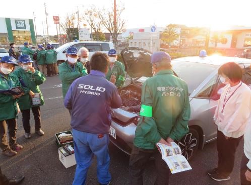 写真：11/29　一般社団法人静岡県自動車整備振興会による青色防犯パトロール活動従 事者（車）を対象とした自動車点検講習会の開催