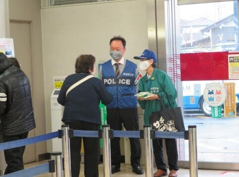 写真：R5.12.15　特殊サギ被害ゼロの日広報キャンペーン（静岡銀行菊川支店）