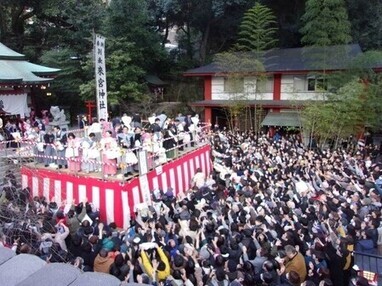 写真：市内神社の節分祭に伴う雑踏警備の様子