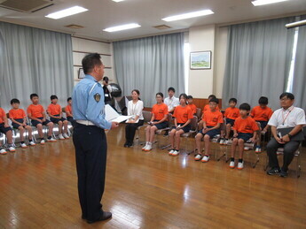 写真:第56回交通安全こども自転車全国大会準優勝した浜松市立平山小学校への 警察本部長感謝状贈呈式の開催について