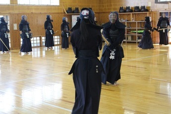 写真：湖北高校剣道部員との稽古の様子