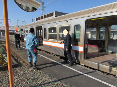 写真:岳南電車及び鉄道警察隊との合同訓練