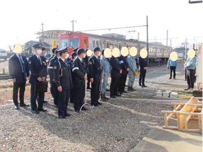 写真:岳南電車及び鉄道警察隊との合同訓練