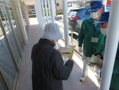 写真：令和7.2.14　信用金庫菊川南支店における特殊サギ被害ゼロの日広報キャンペーン