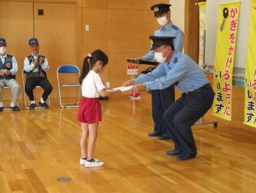 写真：ちびっこおまわりさん任命式（令和7年5月12日　菊川中央こども園）
