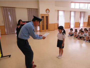 令和7年5月12日　ちびっこおまわりさん任命式