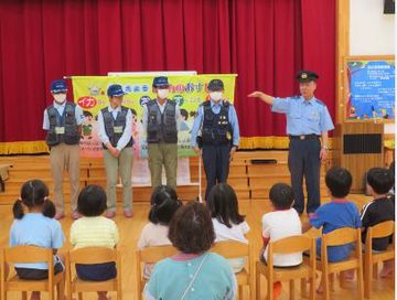 写真:ちびっこおまわりさん任命式(高松保育園)