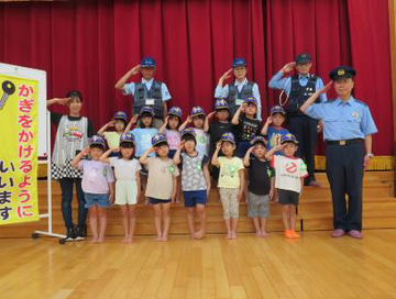 写真:ちびっこおまわりさん任命式(高松保育園)