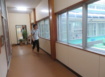 写真：不審者侵入対処訓練の様子